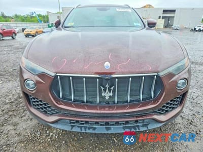 Piąte zdjęcie samochodu w środku: 2017 MASERATI LEVANTE S VIN:ZN661YUA0HX222726 - miniatura