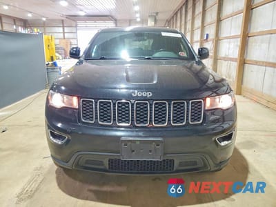 Piąte zdjęcie samochodu w środku: 2019 JEEP GRAND CHEROKEE LAREDO VIN:1C4RJFAG6KC531904 - miniatura