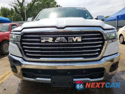 Piąte zdjęcie samochodu w środku: 2026 RAM 1500 LARAMIE VIN:3C6SRFJPXT4180772 - miniatura