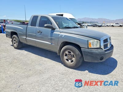 Czwarte zdjęcie samochodu z boku: 2005 DODGE DAKOTA ST VIN:1D7HE22K65S186918 - miniatura