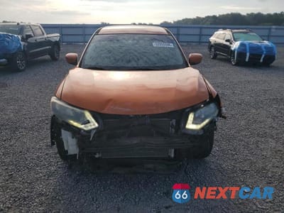 Piąte zdjęcie samochodu w środku: 2017 NISSAN ROGUE S VIN:5N1AT2MT1HC832920 - miniatura