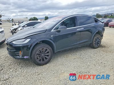 2018 TESLA MODEL X 5YJXCDE27JF138418 - główne zdjęcie licytacji z USA - miniatura