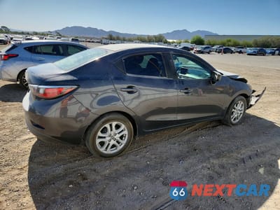 Trzecie zdjęcie samochodu z tyłu: 2016 SCION IA BASE VIN:3MYDLBZV7GY114047 - miniatura