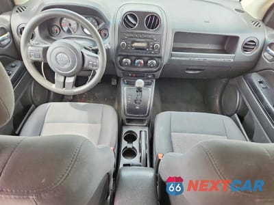 Zdjęcie 8 z 13 samochodu: 2012 JEEP COMPASS VIN:1C4NJCBA3CD665689 - miniatura