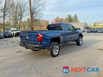 Czwarte zdjęcie samochodu z boku: 2016 CHEVROLET SILVERADO K1500 LT VIN:1GCVKREC6GZ171154 - miniatura