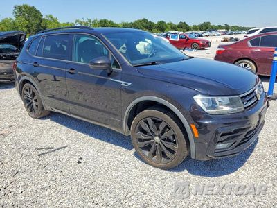 Czwarte zdjęcie samochodu z boku: 2020 VOLKSWAGEN TIGUAN SE VIN:3VV3B7AX4LM156489 - miniatura