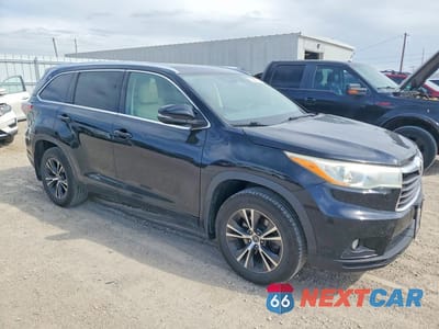 Czwarte zdjęcie samochodu z boku: 2016 TOYOTA HIGHLANDER XLE VIN:5TDJKRFH8GS255437 - miniatura