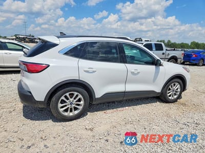 Trzecie zdjęcie samochodu z tyłu: 2020 FORD ESCAPE SE VIN:1FMCU0G69LUB29522 - miniatura