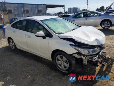 Czwarte zdjęcie samochodu z boku: 2018 CHEVROLET CRUZE LS VIN:1G1BC5SM7J7170287 - miniatura