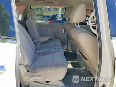 Zdjęcie 11 z 13 samochodu: 2017 NISSAN QUEST SV VIN:JN8AE2KP9H9165715 - miniatura