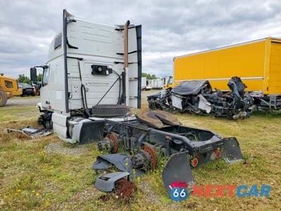 Trzecie zdjęcie samochodu z tyłu: 2016 VOLVO VNL SEMI TRUCK VIN:4V4NC9EH8GN953752 - miniatura