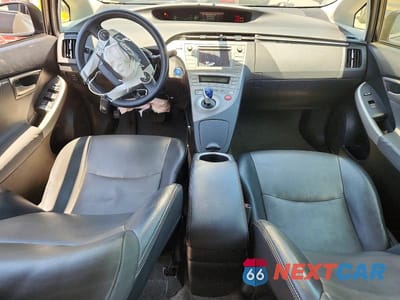 Zdjęcie 8 z 12 samochodu: 2015 TOYOTA PRIUS FOUR VIN:JTDKN3DU5F1898316 - miniatura
