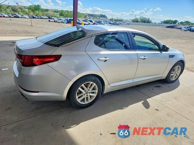 Trzecie zdjęcie samochodu z tyłu: 2011 KIA OPTIMA LX VIN:KNAGM4A75B5179774 - miniatura