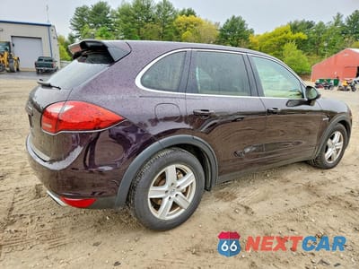 Trzecie zdjęcie samochodu z tyłu: 2012 PORSCHE CAYENNE S HYBRID VIN:WP1AE2A2XCLA90017 - miniatura
