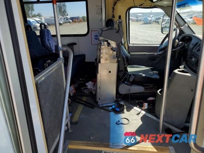 Piąte zdjęcie samochodu w środku: 2008 FORD ECONOLINE E450 SUPER DUTY CUTAWAY VAN VIN:1FD4E45S28DB00931 - miniatura