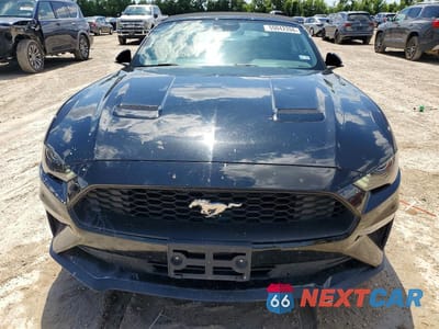 Piąte zdjęcie samochodu w środku: 2022 FORD MUSTANG VIN:1FATP8UH9N5124114 - miniatura