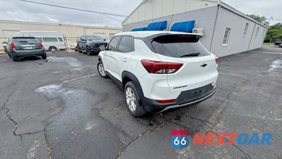 Trzecie zdjęcie samochodu z tyłu: 2022 CHEVROLET TRAILBLAZER LS VIN:KL79MMS2XNB103825 - miniatura