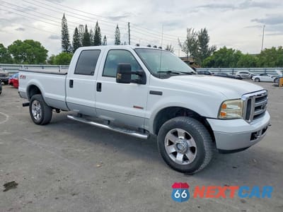 Czwarte zdjęcie samochodu z boku: 2006 FORD F350 SRW SUPER DUTY VIN:1FTSW31P16EB11219 - miniatura