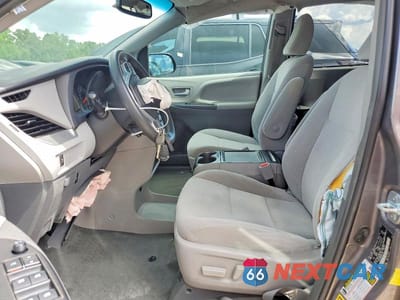 Zdjęcie 7 z 13 samochodu: 2017 TOYOTA SIENNA LE VIN:5TDKZ3DC9HS847340 - miniatura