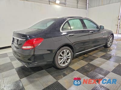Trzecie zdjęcie samochodu z tyłu: 2017 MERCEDES-BENZ C 300 4MATIC VIN:55SWF4KB1HU189364 - miniatura
