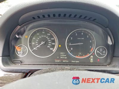 Zdjęcie 9 z 12 samochodu: 2013 BMW 528 XI VIN:WBAXH5C5XDD112814 - miniatura