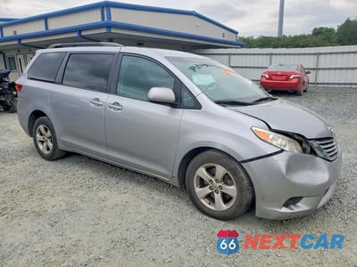Czwarte zdjęcie samochodu z boku: 2017 TOYOTA SIENNA LE VIN:5TDKZ3DC9HS831798 - miniatura
