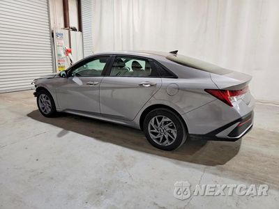 Drugie zdjęcie samochodu z przodu: 2026 HYUNDAI ELANTRA HYBRID BLUE VIN:KMHLM4DJ2TU184703 - miniatura