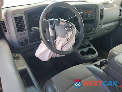 Zdjęcie 8 z 13 samochodu: 2014 NISSAN NV 2500 HD S VIN:1N6AF0LY4EN100131 - miniatura