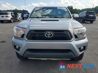 Piąte zdjęcie samochodu w środku: 2015 TOYOTA TACOMA V6 VIN:3TMLU4EN7FM178586 - miniatura