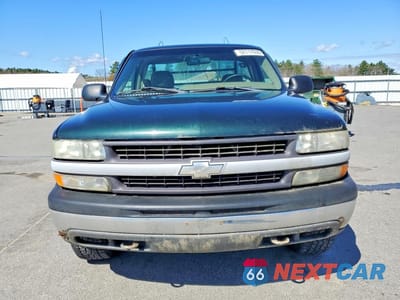 Piąte zdjęcie samochodu w środku: 2001 CHEVROLET SILVERADO K1500 VIN:1GCEK14VX1E241015 - miniatura