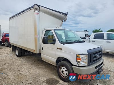 Czwarte zdjęcie samochodu z boku: 2022 FORD ECONOLINE E350 SUPER DUTY CUTAWAY VAN VIN:1FDWE3FN0NDC00677 - miniatura