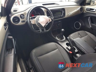 Zdjęcie 8 z 12 samochodu: 2013 VOLKSWAGEN BEETLE VIN:3VWHP7AT7DM689275 - miniatura