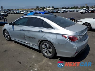 Drugie zdjęcie samochodu z przodu: 2011 HYUNDAI SONATA HYBRID VIN:KMHEC4A48BA018566 - miniatura