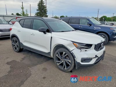 Czwarte zdjęcie samochodu z boku: 2020 VOLVO XC40 T5 R-DESIGN VIN:YV4162UM3L2221478 - miniatura