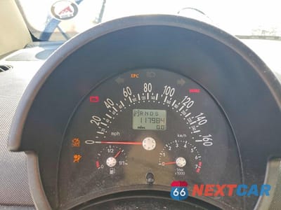 Zdjęcie 9 z 12 samochodu: 2004 VOLKSWAGEN NEW BEETLE GLS VIN:3VWCD31YX4M316691 - miniatura
