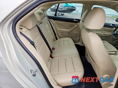 Zdjęcie 10 z 12 samochodu: 2010 VOLKSWAGEN JETTA SE VIN:3VWRZ7AJ0AM033766 - miniatura