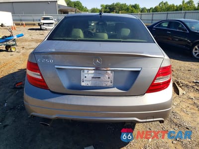 Zdjęcie 6 z 13 samochodu: 2013 MERCEDES-BENZ C 250 VIN:WDDGF4HB3DA848762 - miniatura