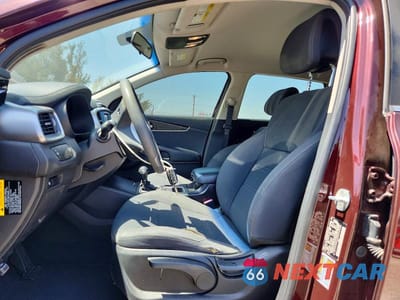 Zdjęcie 7 z 13 samochodu: 2016 KIA SORENTO LX VIN:5XYPG4A36GG125583 - miniatura