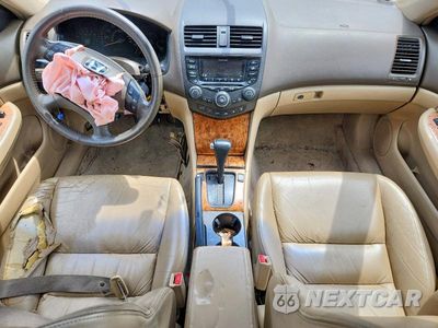 Zdjęcie 8 z 13 samochodu: 2004 HONDA ACCORD EX VIN:JHMCM56864C013821 - miniatura