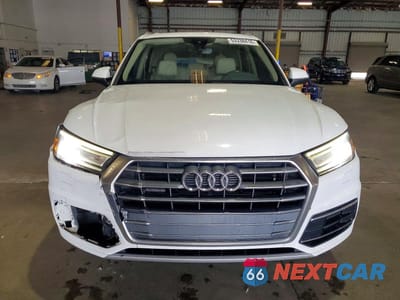 Piąte zdjęcie samochodu w środku: 2019 AUDI Q5 PREMIUM VIN:WA1ANAFY3K2039014 - miniatura