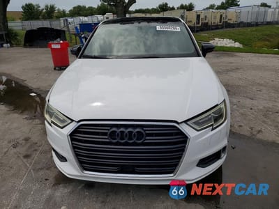 Piąte zdjęcie samochodu w środku: 2017 AUDI A3 PREMIUM VIN:WAUAUGFF8H1042772 - miniatura