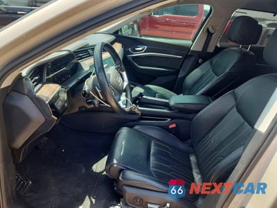 Zdjęcie 7 z 12 samochodu: 2019 AUDI E-TRON PRESTIGE VIN:WA1VABGE5KB022870 - miniatura
