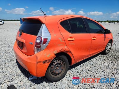 Trzecie zdjęcie samochodu z tyłu: 2013 TOYOTA PRIUS C ONE VIN:JTDKDTB31D1050282 - miniatura