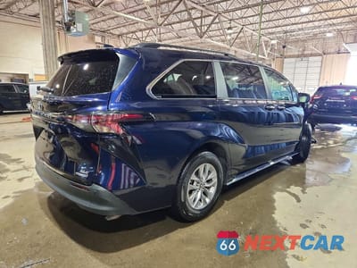 Trzecie zdjęcie samochodu z tyłu: 2024 TOYOTA SIENNA XLE VIN:5TDYRKEC1RS215663 - miniatura