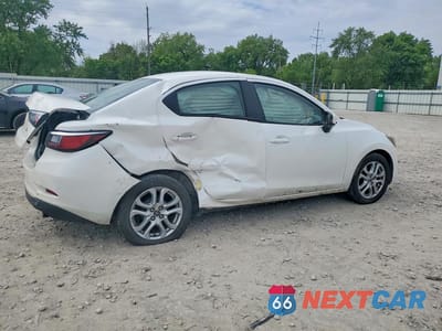 Trzecie zdjęcie samochodu z tyłu: 2017 TOYOTA YARIS IA BASE VIN:3MYDLBYV8HY180772 - miniatura