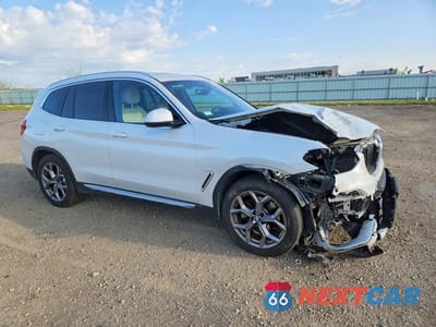 Czwarte zdjęcie samochodu z boku: 2021 BMW X3 XDRIVE30E VIN:5UXTS1C06M9G72429 - miniatura
