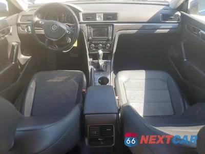 Zdjęcie 8 z 12 samochodu: 2016 VOLKSWAGEN PASSAT SE VIN:1VWBT7A39GC061726 - miniatura