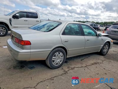 Trzecie zdjęcie samochodu z tyłu: 2001 TOYOTA CAMRY LE VIN:4T1BG22K01U031771 - miniatura