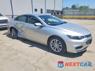 Czwarte zdjęcie samochodu z boku: 2017 CHEVROLET MALIBU LT VIN:1G1ZE5ST5HF131598 - miniatura