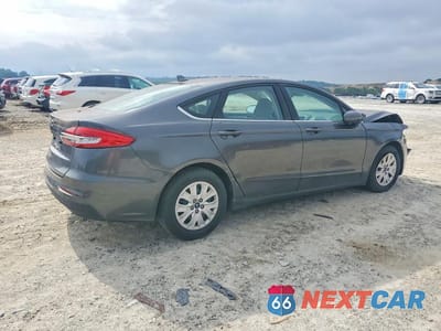 Trzecie zdjęcie samochodu z tyłu: 2020 FORD FUSION S VIN:3FA6P0G72LR238399 - miniatura